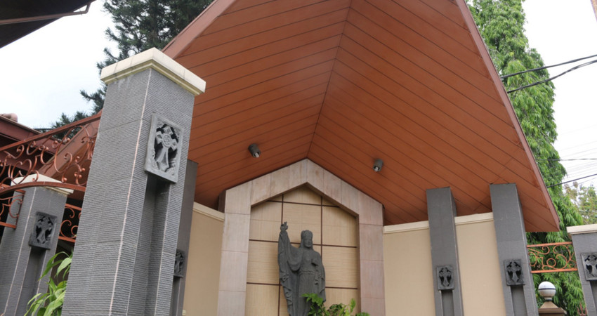 Patung Kristus Raja Paroki Katedral Purwokerto