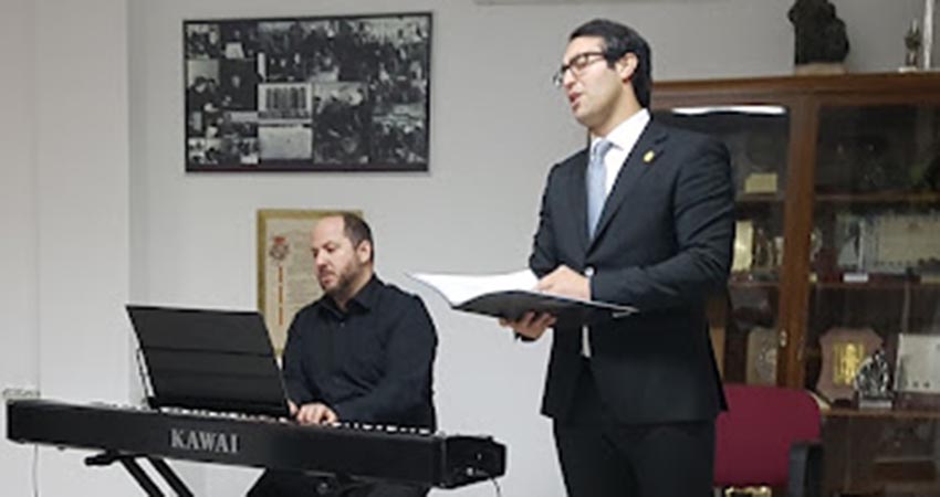 Eduardo-Perez-Orenes-penyanyi-yang-jadi-imam