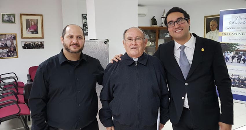 Pastor-Eduardo-Perez-Orenes-saat-masih-di-seminari
