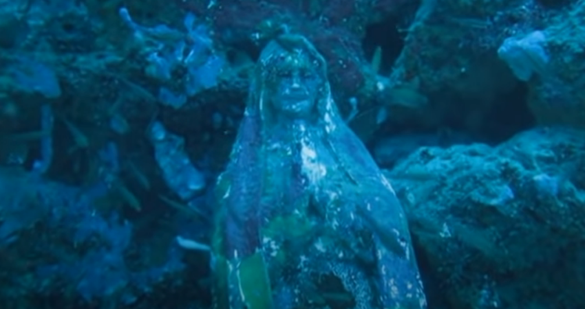 Patung-Bunda-Maria-di-dasar-laut-Anilao-Filipina