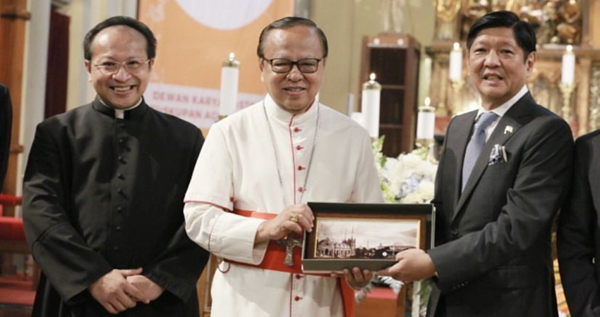 Presiden-Filipina-Ferdinan-Marcos-JR-berkunjung-ke-Katedral-Jakarta