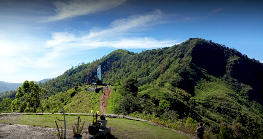 Patung-Bunda-Maria-Ratu-Semesta-Alam-Bukit-Wolowio-Bajawa