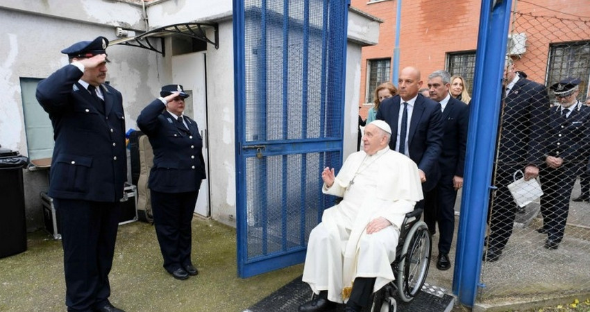 Paus Fransiskus Kujungi Penjara Rubbibia 2024