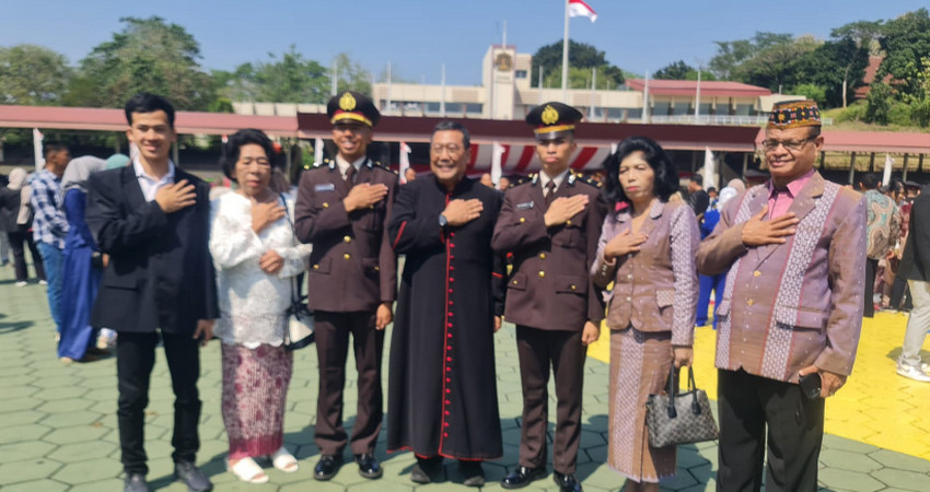 Dua Imam Jadi Perwira Polisi