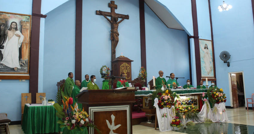 Gereja Katedral Roh Kudus Labuan Bajo