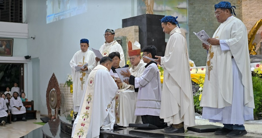 Tahbisan Imam SSCC Satu Abad