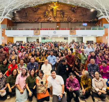 Kardinal Suharyo bersama Penggerak Awam Katolik