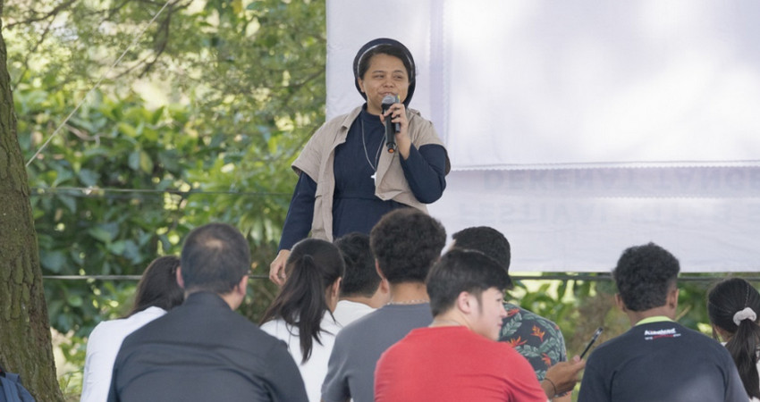 Semalam di Barak Remaja Paroki St Odilia Citra Raya