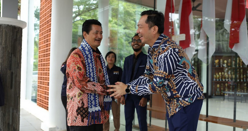 Rektor Universitas Indonesia Mandiri Sambut Uskup Tanjungkarang