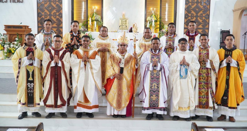 Tahbisan Imam Baru di Kupang