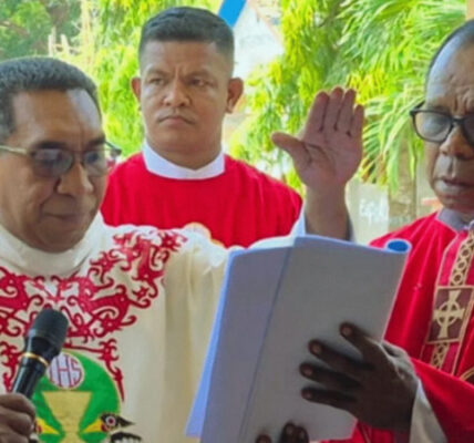 Uskup Larantuka Ditahbiskan