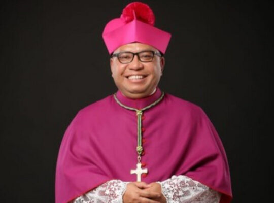 Mgr Maksimus Regus Raih Gelar Profesor