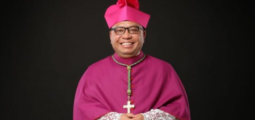 Mgr Maksimus Regus Raih Gelar Profesor