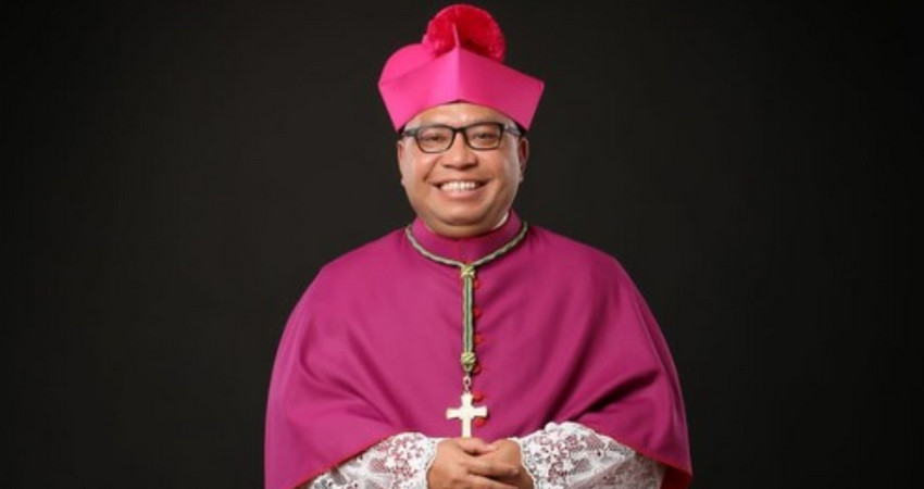 Mgr Maksimus Regus Raih Gelar Profesor