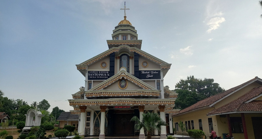 Tahbisan Imam SCJ Gereja Katolik Nusa Tunggal