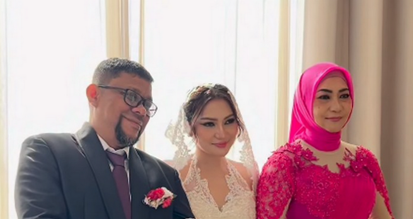 Beda Agama Tak Soal: Orang Tua Muslim Antar Putri Tercinta Menuju Altar Gereja Katolik